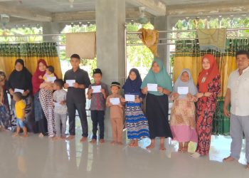 Klinik Mandiri Bersama (KMB) menyantuni sepuluh anak yatim di Gampong Keutapang dan Matang Mane Kecamatan Tanah Luas