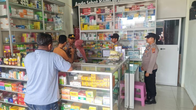 Polres Aceh Utara Bersama seluruh Polsek jajaran membantu untuk melaksanakan giat edukasi dan sosialisasi ke apotek dan masyarakat terkait obat sirup