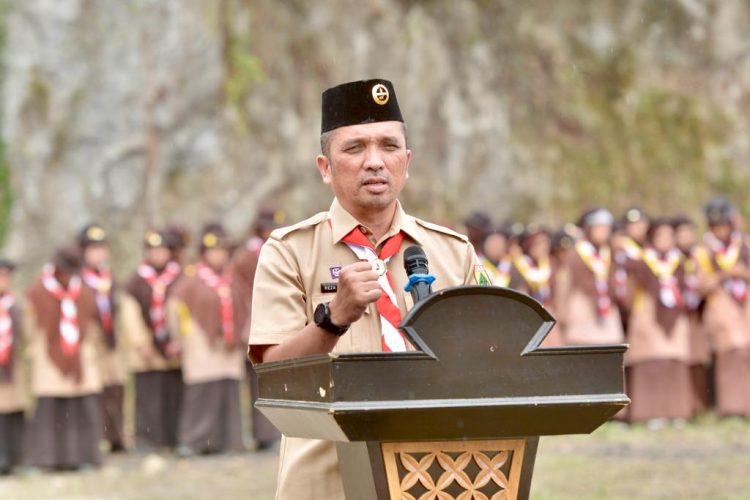 Reza Fahlevi ketika menghadiri Upacara Pembukaan LP3 Putri ke VIII Gerakan Pramuka Pesantren Aceh Tahun 2022