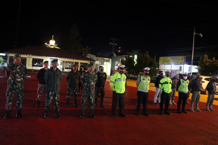 Kabag Ops Polres Dairi Kompol K. Sitanggang, S.H Mengelar Patroli Gabungan Skala Besar bersama TNI beserta Satpol PP