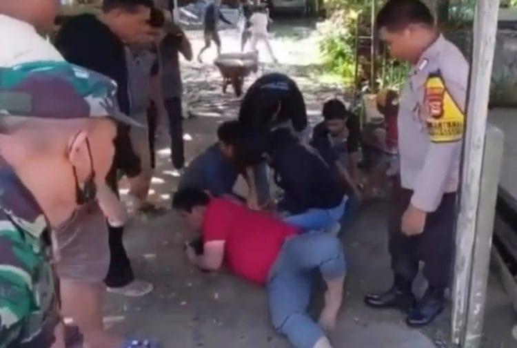 Bayi yang baru berusia 4 bulan di Dusun Parenggi, Desa Mattoanging, Kecamatan Bantimurung, Kabupaten Maros, Sulawesi Selatan tewas mengenaskan usai dianiaya oleh pamannya