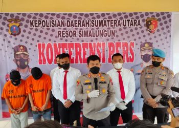 Polres Simalungun Konferensi Pers pengungkapan para pelaku yang digelar di depan Kantor Polres Simalungun