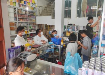 Sat Reskrim Polres Dairi menggelar pengecekan obat penurun demam pada anak - anak yang diperjual belikan di apotik - apotik yang berada di Kecamatan Sidikalang