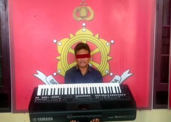 Seorang lelaki dewasa terduga pelaku pencurian Keyboard di Gereja GMII Anugerah yang berada di jalan pahlawan kelurahan batang beruh kecamatan sidikalang