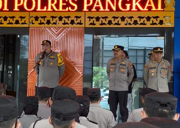 Waka Polres Pangkalpinang KOMPOL Poltak S. T. Purba, S.I.K, saat memimpin pelaksanakan apel pagi di Mapolres Pangkalpinang