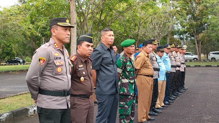 Pemerintah Daerah dan Polres Bangka Barat melaksanakan Apel gelar pasukan dan pergeseran pasukan pengamaman pilkades serentak Tahun 2022