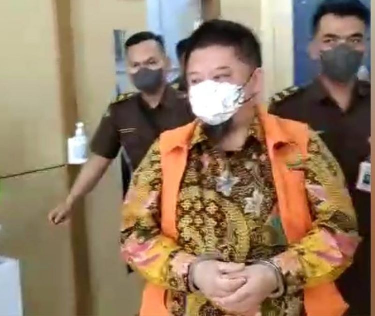Jaksa Penuntut Umum (JPU) Bidang Tindak Pidana Khusus Kejari Palembang menerima pelimpahan tahap ll berkas perkara dan alat bukti untuk dua tersangka