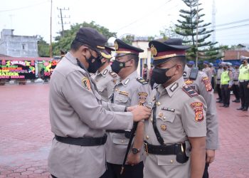 Kapolres Aceh Langsa AKBP Agung Kanigoro Nusantoro, SH,SIK,MH memimpin upacara serah terima jabatan (Sertijab) Kasat Intelkam, Kasat Polairud, dan Kapolsek Langsa Barat