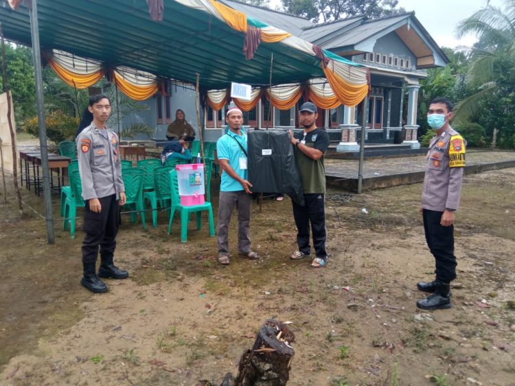 Desa sinarmanik kecamatan jebus kabupaten Bangka Barat, melaksanakan pemilihan kades serempak