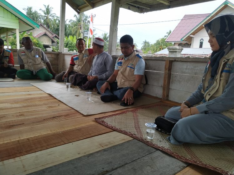Perusahaan PLN kembali menyerahkan bantuan rehab balai pengajian di Dayah Darusa'adah Gampong Jambo timu yang dipimpin Tgk Fazlullah di Gampong Jambo Timu