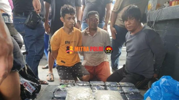 Tim Direktorat Reserse Narkoba Polda Sumatera Utara dan Polairud menggagalkan penyelundupan 30 kg narkotika jenis sabu-sabu dan 8.000 butir pil ekstasi asal Malaysia melalui kapal di perairan Asahan