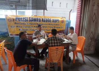 Personel Polsek Muara Batu melaksanakan kegiatan Saweu Keude Kupi di Gampong Mane Tunong, Kecamatan Muara Batu