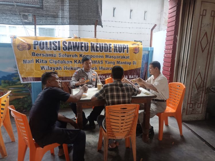 Personel Polsek Muara Batu melaksanakan kegiatan Saweu Keude Kupi di Gampong Mane Tunong, Kecamatan Muara Batu