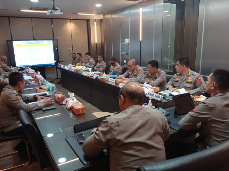 Polda Sumatera Utara menggelar pelaksanaan kegiatan Sidang DPK (Dewan Pertimbangan Karir), yang diikuti Kapolres Simalungun AKBP Ronald F.C Sipayung