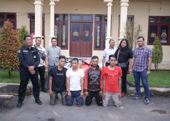 Sat Reskrim Polres Langsa, Kamis (27/10/2022) sekira pukul 03:00 mengamankan empat pelaku preman yang diduga melakukan pemerasan disertai pengancaman terhadap sopir truk