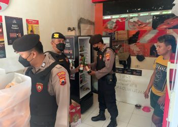 Puluhan botol minuman keras (miras) berbagai merk diamankan Personil Samapta Polresta Banyumas