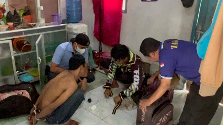 Penangkapan terhadap tersangka BS als Budi 39 tahun di TKP rumah kontrakan lingkungan Parit padang Sungailiat
