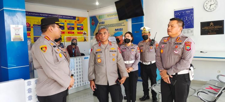 Kapolda Sulut Irjen Pol Drs. Setyo Budiyanto, SH, MH melakukan sidak di Satpas SIM Satlantas Polresta Manado