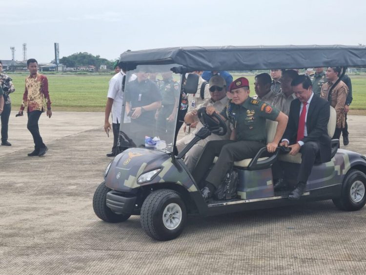Menhan Letjen TNI Purn Prabowo Subianti tiba di Puspenerbad Pondok Cabe