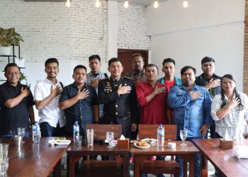 Kepolisian Resor Simalungun mengadakan inovasi kegiatan pertemuan dengan Komunitas Mahasiswa bertajuk "Jumat Curhat",