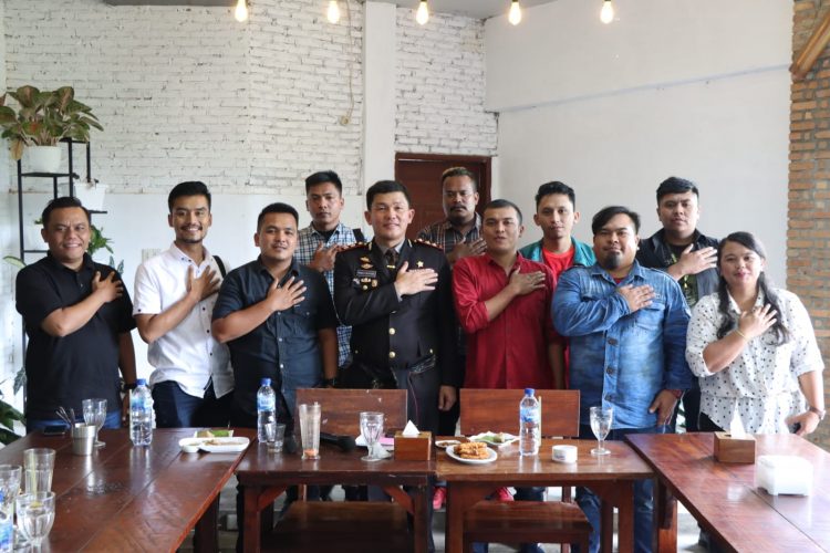 Kepolisian Resor Simalungun mengadakan inovasi kegiatan pertemuan dengan Komunitas Mahasiswa bertajuk "Jumat Curhat",