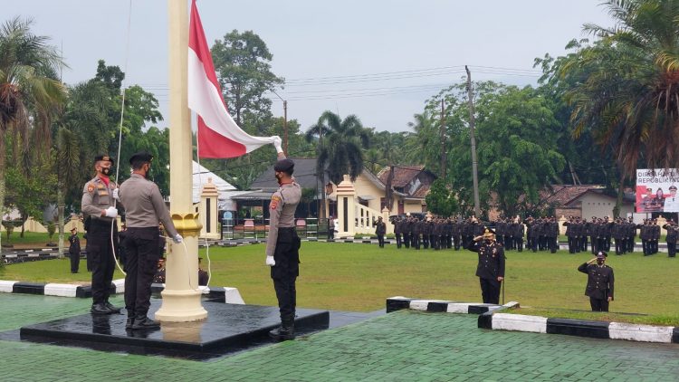 Waka Polres Bangka Kompol R. Wardhama Utama, S.I.K., pimpin kegiatan Upacara Peringatan Hari Sumpah Pemuda Ke 94