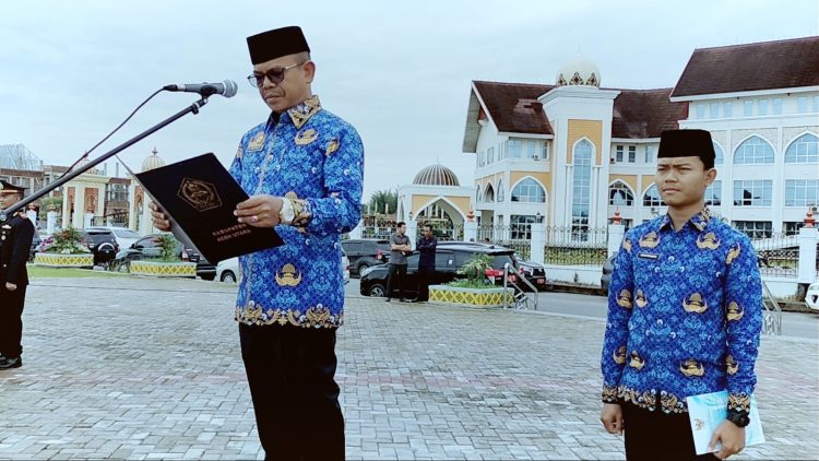Sekretaris Daerah Kabupaten Aceh Utara Dr A Murtala, MSi, menjadi inspektur upacara memperingati Sumpah Pemuda ke-94