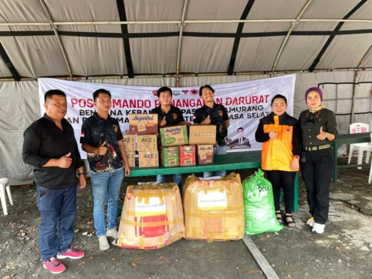 Satuan Reserse Kriminal Polresta Manado memberikan bantuan sosial kepada korban kebakaran