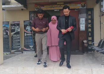 Orang tua santri korban dugaan kekerasan di Pondok Pesantren (Ponpes) Ma’had Izzatuna Kabupaten Banyuasin oleh kakak kelasnya mendatangi Polda Sumsel