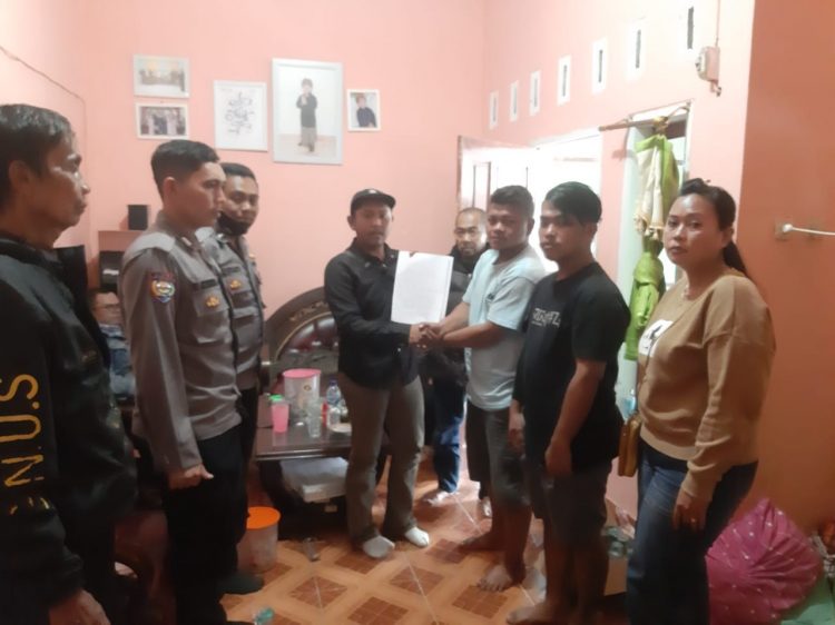 Kanit Binmas Polsek Sukaresik BRIPKA Nanang melaksanakan Problem Solving warga karena kejadian kecelakaan lalu lintas antar dua pihak