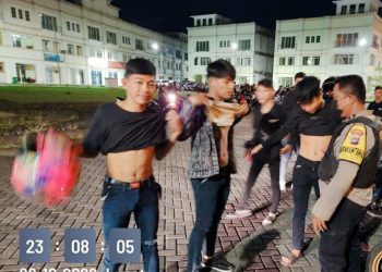 Personil Polsek Mapanget Aiptu Paparang melakukan patroli cipta kondisi pemeliharaan keamanan dan ketertiban masyarakat (harkamtibmas)