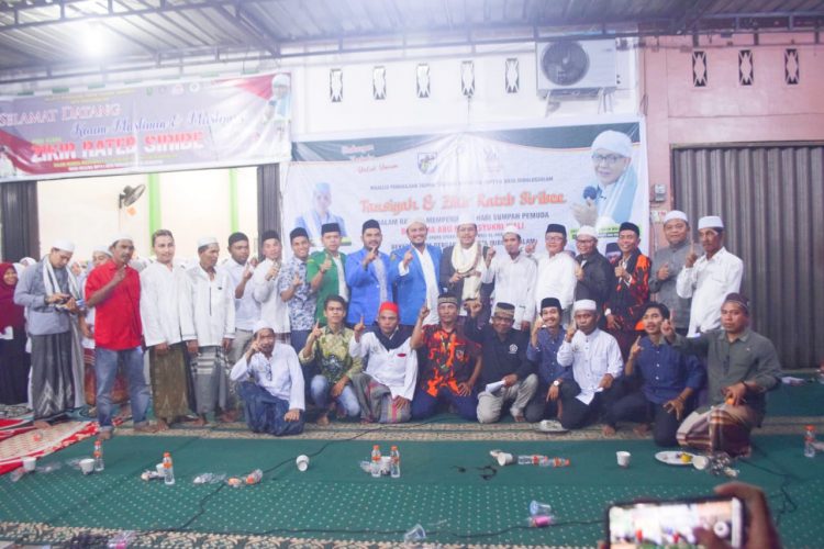 Komite Nasional Pemuda Indonesia Kota Subulussalam melaksanakan kegiatan Tausiyah dan Zikir Rateb Siribee yang di isi Tausiyah oleh Muballigh Abu Muda Syukri Wali Putra dari Abuya Syekh H. Amran Wali Al Khalidi, dan Zikir