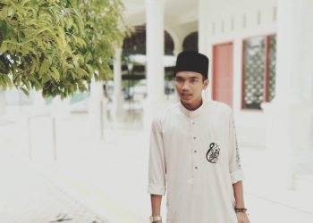 Andi Fazil (Maha Santri Dayah Darul Munawwarah Kuta Krueng)