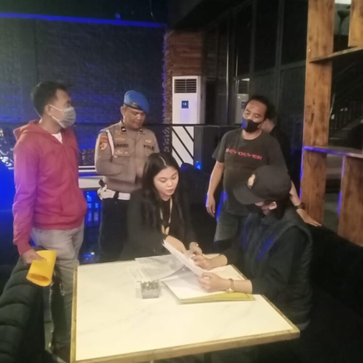 Satuan Narkoba Polresta Manado melakukan razia narkoba di cafe dan tempat hiburan malam di wilayah hukum Polresta Manado