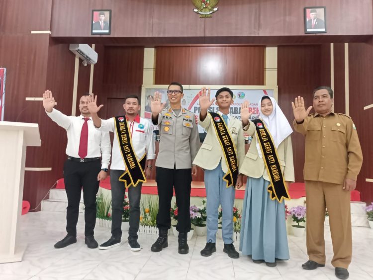 Kapolres Nagan Raya AKBP Setiyawan Eko Prasetiya melakukan Launching program sosialisasi tentang bahaya Narkoba bagi para remaja