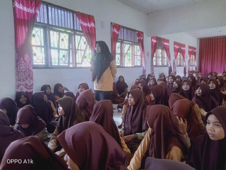 Dinas Kesehatan bekerjasama dengan Polres Aceh Utara, melakukan sosialisasi Bahaya NAPZA atau Narkotika bagi remaja