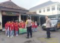 Kunjungan dari siswa Madrasah Ibtidaiyah (MI) Sukaresmi  Pakemitan Kidul di Mapolsek Ciawi