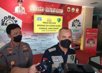 Kabid DVI Rodokpol Pusdokkes Polri Kombes Pol drg Ahmad Fauzi saat konferensi pers Operasi DVI gempa bumi Cianjur di RSUD Sayang, Cianjur, Kamis (24/11/2022)