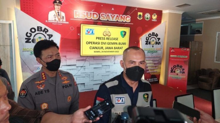 Kabid DVI Rodokpol Pusdokkes Polri Kombes Pol drg Ahmad Fauzi saat konferensi pers Operasi DVI gempa bumi Cianjur di RSUD Sayang, Cianjur, Kamis (24/11/2022)