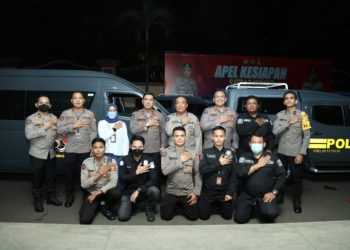 Divisi Humas Polri mengerahkan anggotanya untuk ikut membantu proses evakuasi dan penanganan gempa bumi yang terjadi di Cianjur
