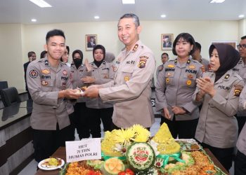 Bidhumas Polda Sumsel menggelar syukuran dalam rangka memperingati ulang tahun Humas Polri yang ke-71