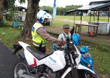 Sat Lantas Polres Bangka Barat rutin melaksanakan kegiatan patroli dan pengaturan pada daerah rawan laka lantas di wilayah kabupaten Bangka Barat