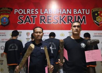 Kanit Pidum Ipda Sarwedi Manurung didampingi Kasubsi PID M Ipda Arwin saat memaparkan hasil tangkapan diruang Satreskrim