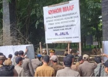 Jalan Seriang kuning menuju SMKN 3 Kayuagung dan Perumahan Apernas di kelurahan kedaton kecamatan kota kayuagung Kabupaten ogan komering ilir (OKI) Terkait pembongkaran paksa pagar seng yang Sengaja di pasang oleh pihak keluarga ahli waris Ayib ibrahim bin H, Jalil