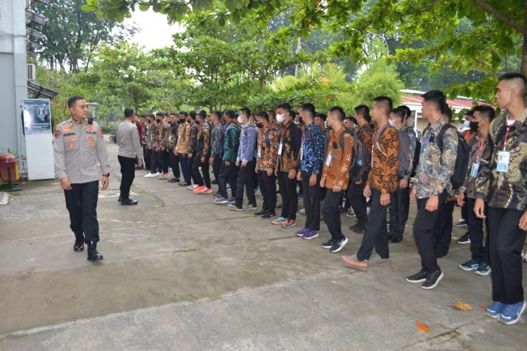 Pemeriksaan administrasi akhir penerimaan Tamtama Polri Gelombang I tahun 2023