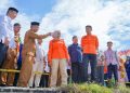 Bupati Nagan Raya Fitriany Farhas, AP, S.Sos., M.Si saat meninjau lokasi erosi Krueng Tripa di Gampong Geulanggang Gajah, Kecamatan Darul Makmur