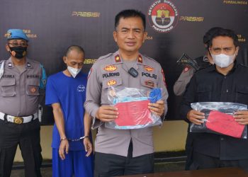 Wakapolres Purbalingga didampingi PS Kasubsi Penmas Aipda Mistar sata Konferensi Pers