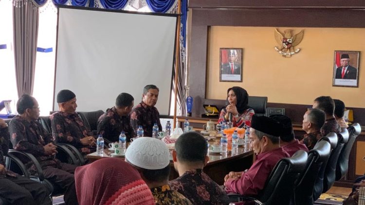 Pj Bupati Nagan Raya Beraudiensi dengan Cabang Dinas (Cabdin) Pendidikan kabupaten setempat, kegiatan itu turut dihadiri kepala sekolah SMA/SMK dan sederajat