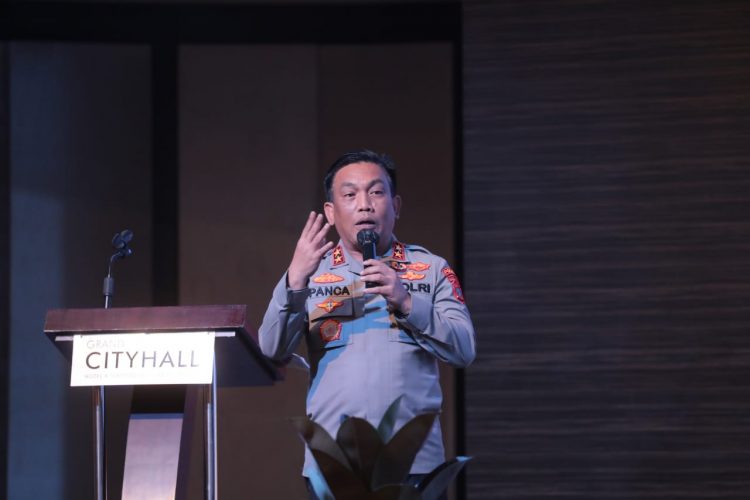 Kapolda Sumut, Irjen Pol RZ Panca Putra Simanjuntak, saat menghadiri rapat koordinasi evaluasi penyerapan APBD pemerintah provinsi dan pemerintah kab/kota se Sumatera Utara tahun 2022