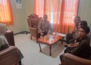 Kapolsek Samudera, Iptu Saiful Bahri bersama unsur Muspika lainnya menerima kunjungan Panwascam Samudera di Mako Polsek Samudera
